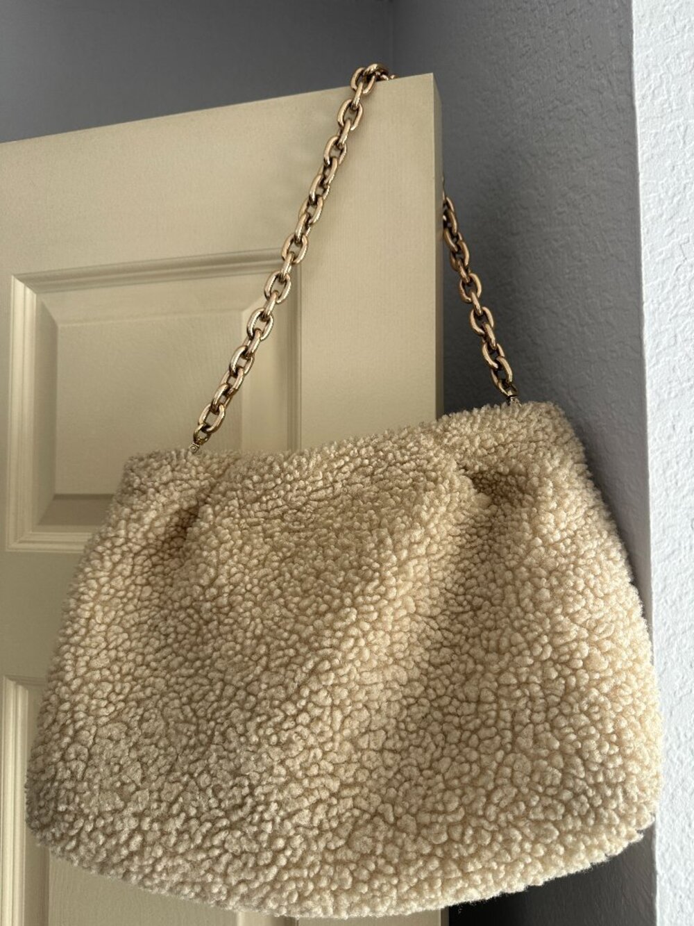 H&M cream plush teddy fleece shoulder bag with gold-tone chain strap